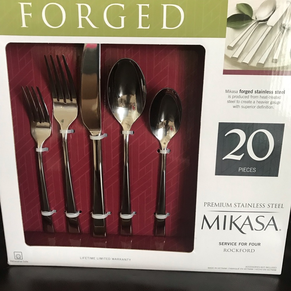 Mikasa set of 4 Dinner Set Utensils